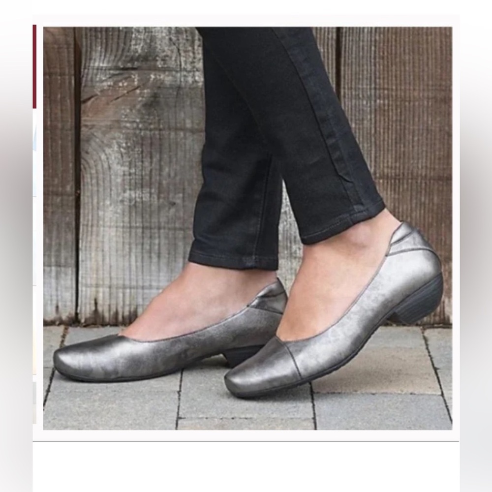 Taos Debut Metallic Pewter Silver Leather Low Heel Slip On Pump Shoes